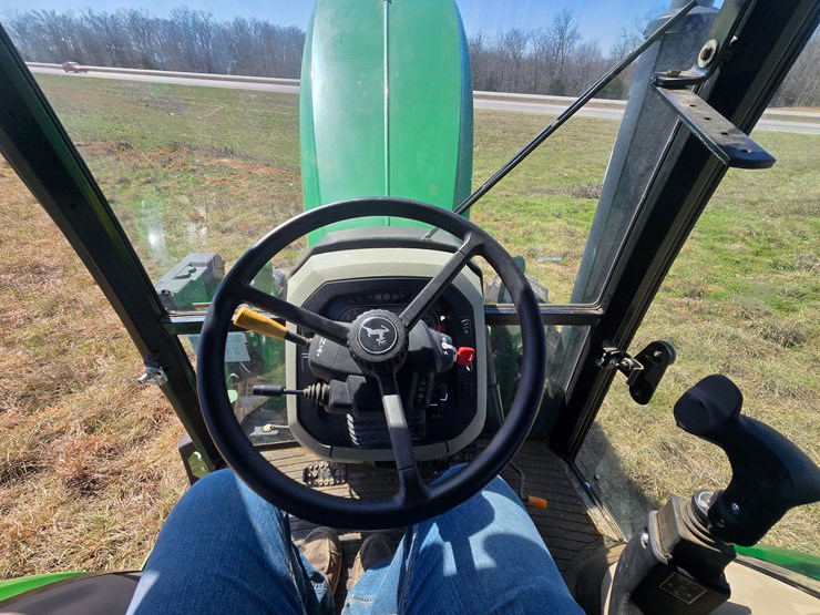 2019-john-deere-5100e-image-45