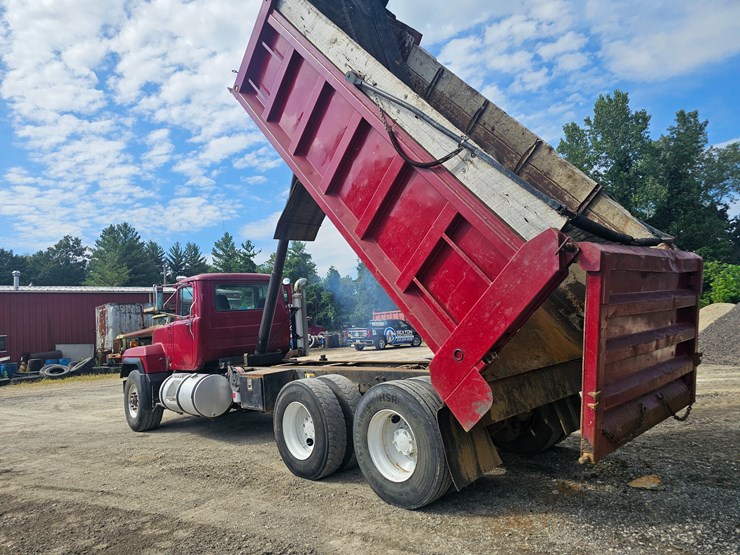 1998-mack-rd688s-image-57