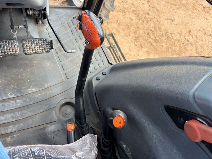 2006-new-holland-tl100a-image-19