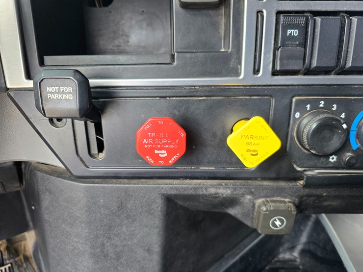 #22592-•-2019-mack-anthem-sleeper-truck-image-47