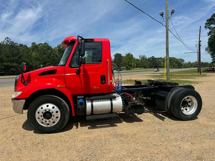 2016-international-durastar-4300-image-7