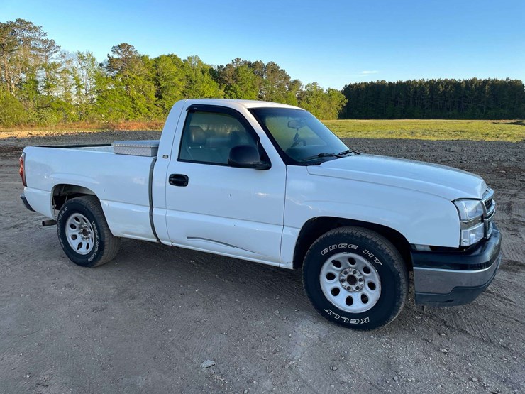 2005-chevrolet-silverado-1500-image-4