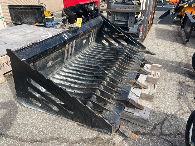 #7054-•-unused-heavy-duty-68"-skid-steer-rock-bucket-(o9)-image-2