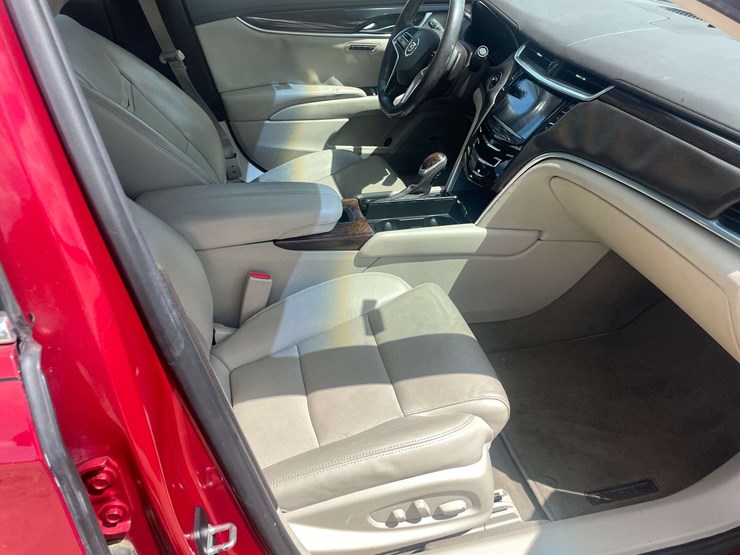 2015-cadillac-xts-4-door-sedan-(144,760-miles)-image-18