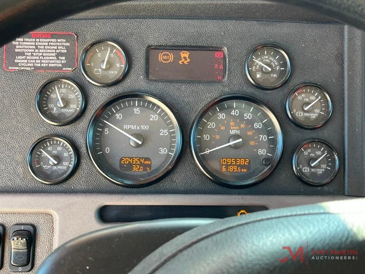 2015-peterbilt-365-image-13
