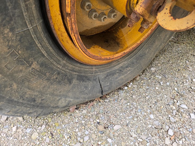 2006-deere-1812c-image-42