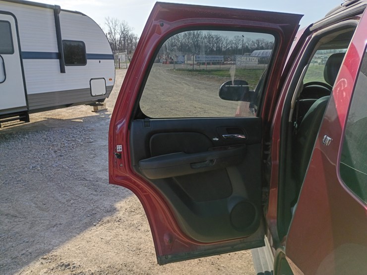 2010-chevrolet-tahoe-image-56