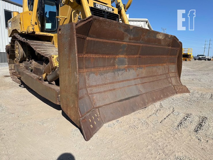 2011-caterpillar-d6t-image-11