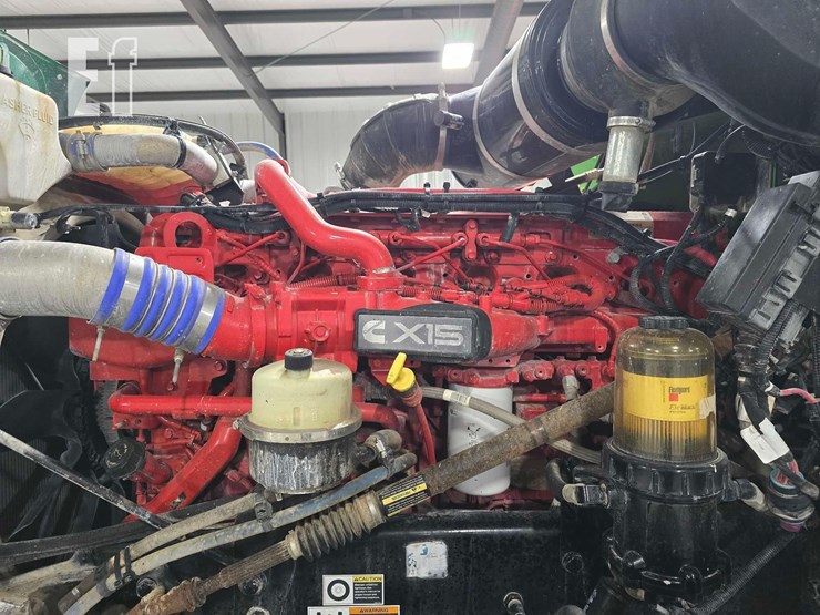 2021-peterbilt-367-image-18