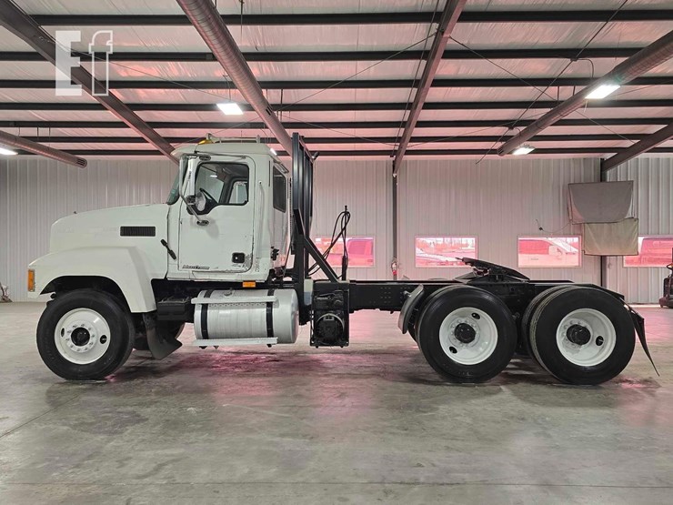 2005-mack-chn613-image-5