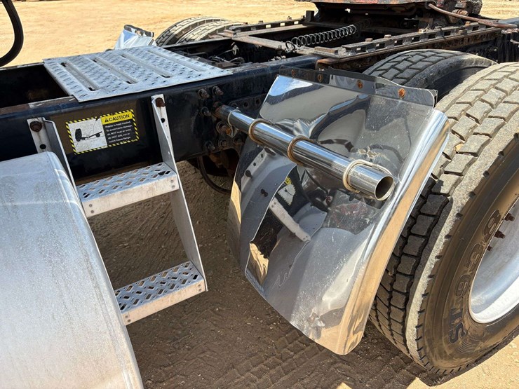 2013-mack-pinnacle-cxu613-image-33