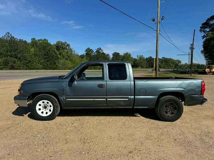 2006-chevrolet-1500-image-3