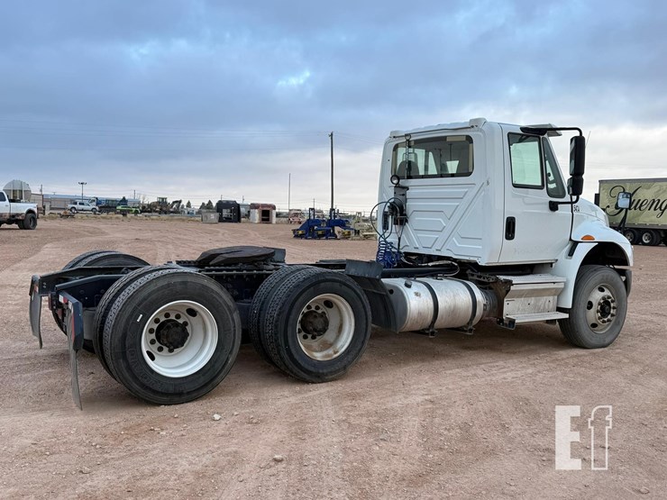 2018-international-durastar-4400-image-3