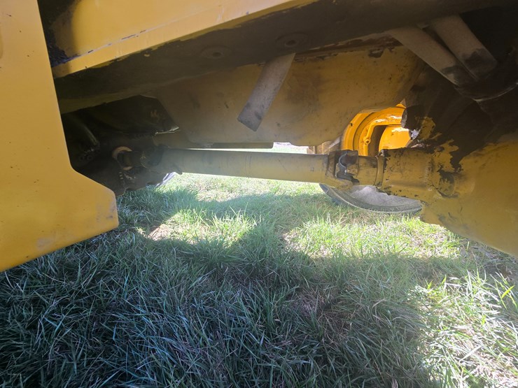 2015-deere-410l-image-29