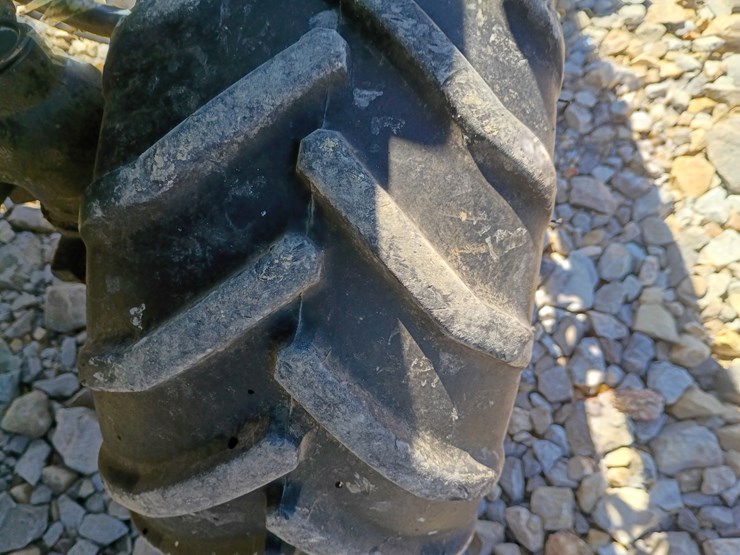 2013-john-deere-1025r-image-74