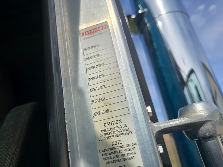 2007-kenworth-w900-image-52