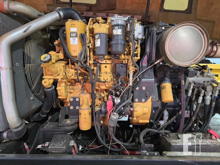 2014-caterpillar-tl1055c-image-21