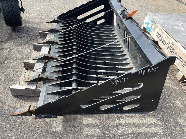 #7054-•-unused-heavy-duty-68"-skid-steer-rock-bucket-(o9)-image-7