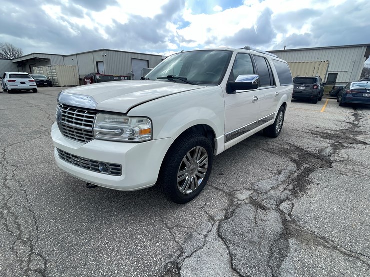 2008-lincoln-navigator-image-1