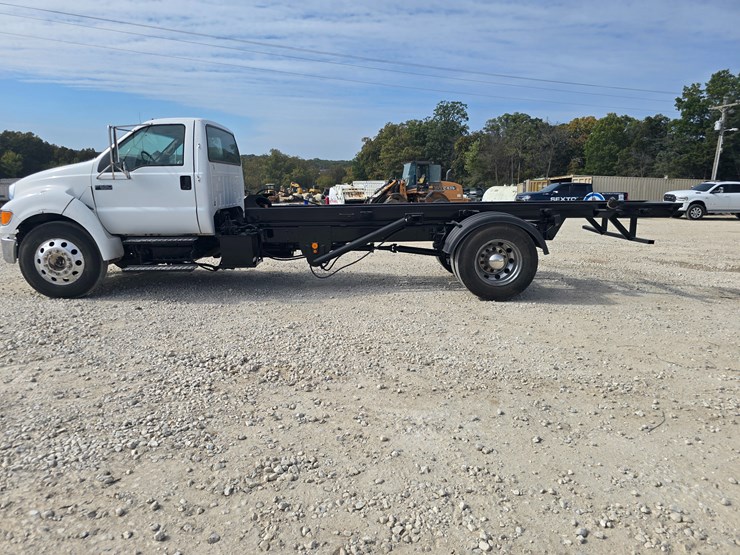 2004-ford-f650-image-9