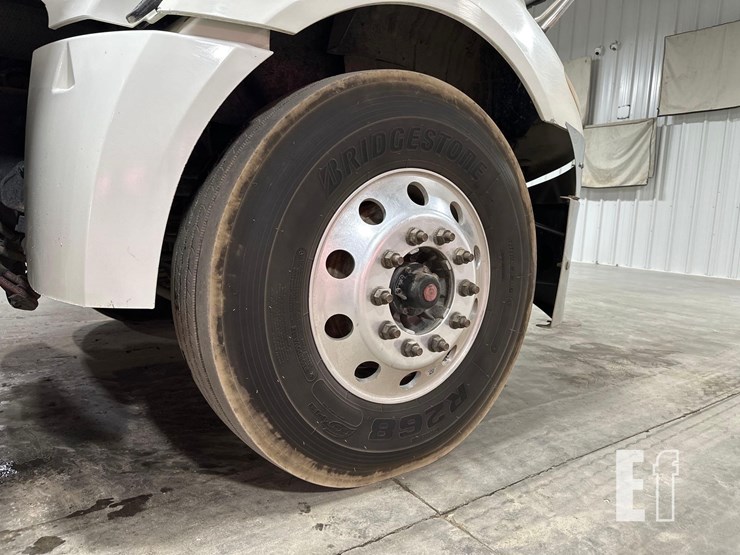 2017-international-prostar-image-29