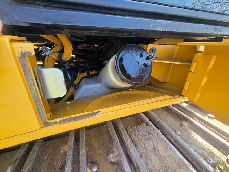 2014-caterpillar-953d-image-46