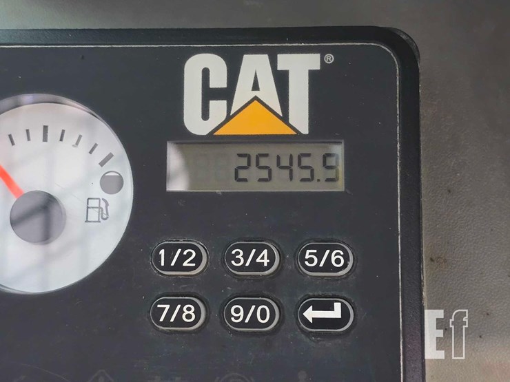 2020-caterpillar-249d-image-16