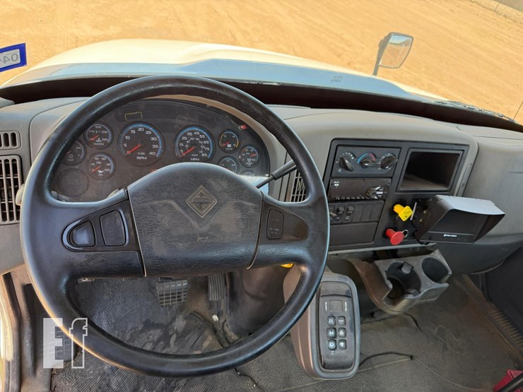 2016-international-durastar-4400-image-12