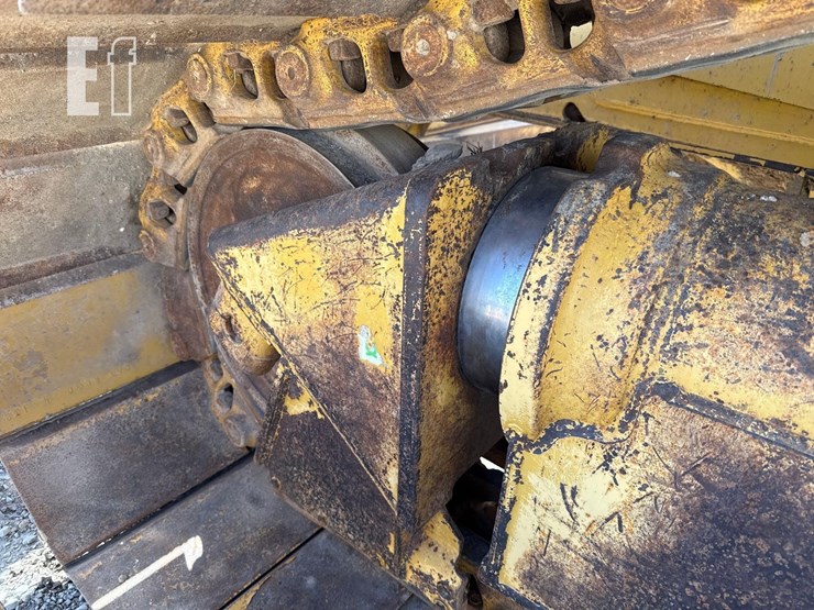 2016-caterpillar-d6t-lgp-image-33