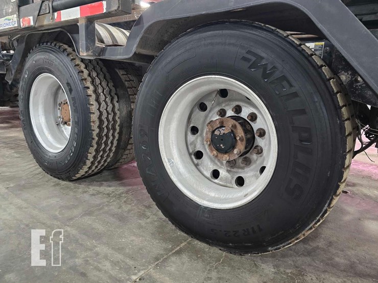 2017-peterbilt-367-image-26