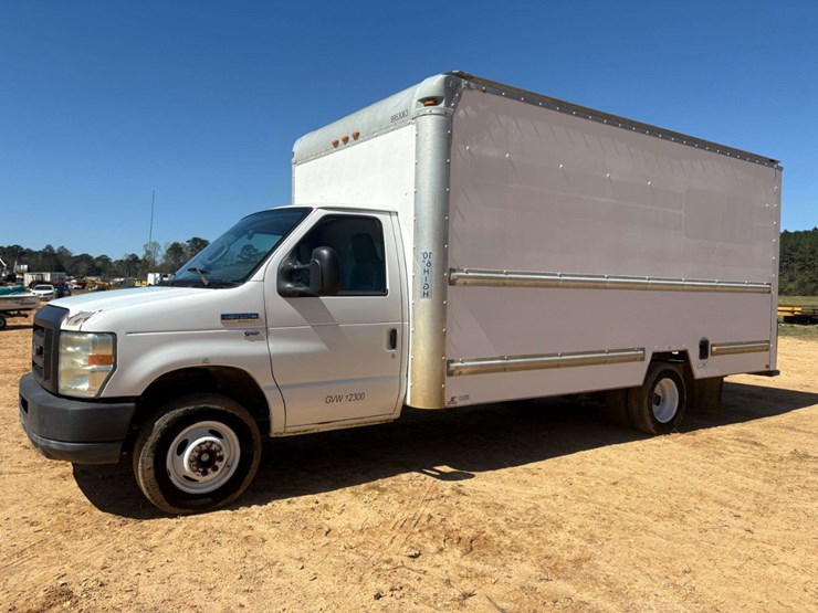 2011-ford-e350-image-1