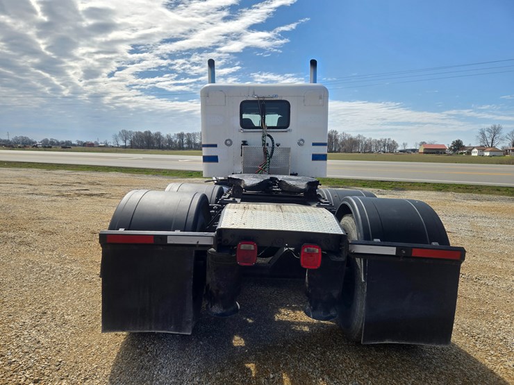 1996-peterbilt-377-image-16