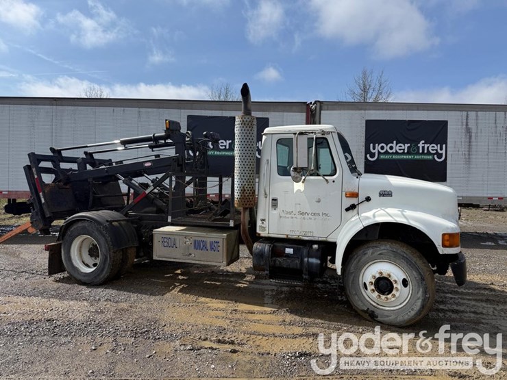 2002-international-4900-image-1