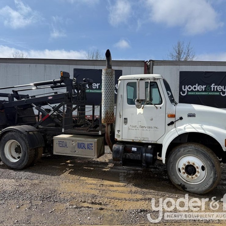 2002 INTERNATIONAL 4900