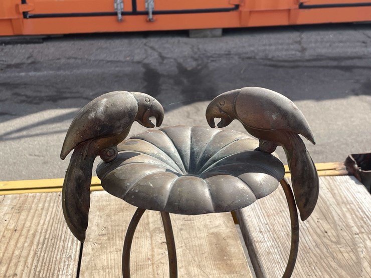 #7026-•-(8)-pieces-yard-art-decorations-(o4)-image-9