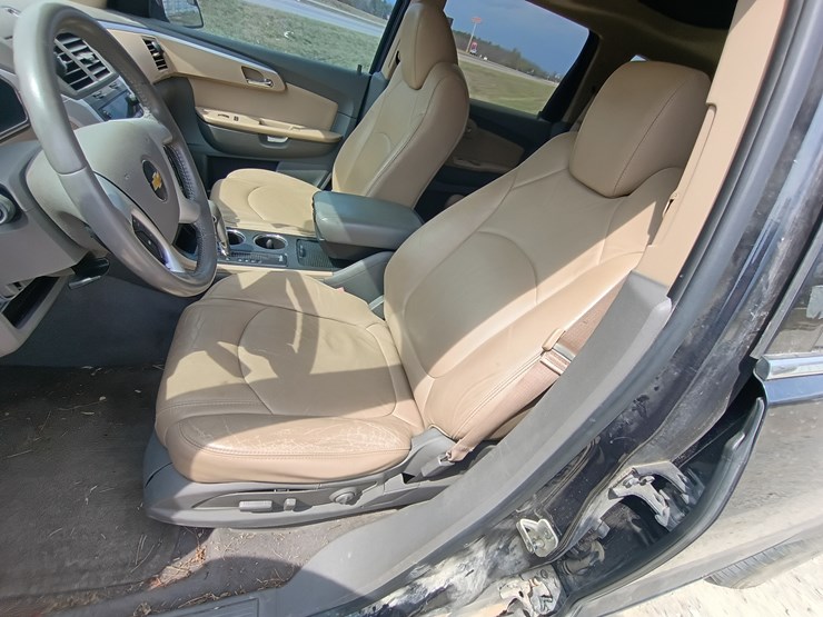 2011-chevrolet-traverse-image-28