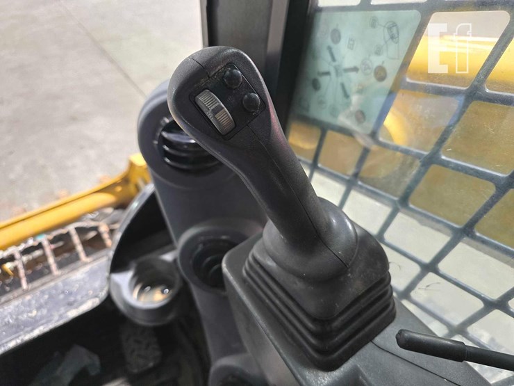 2023-caterpillar-259d3-image-16