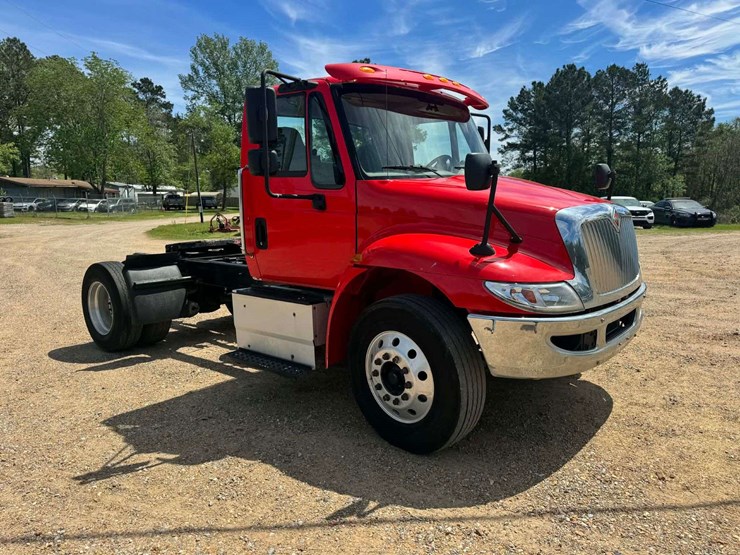 2016-international-durastar-4300-image-3