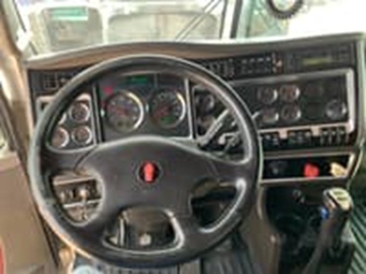 2013-kenworth-t800-image-21