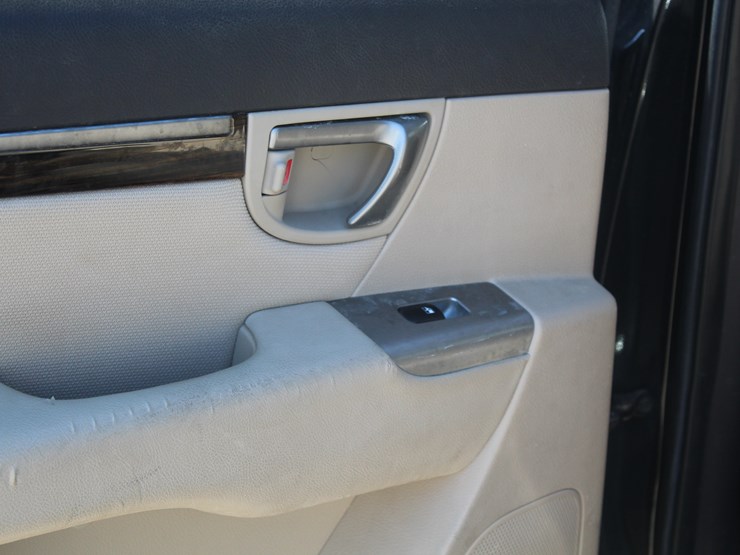 2010-hyundai-santa-fe-image-14