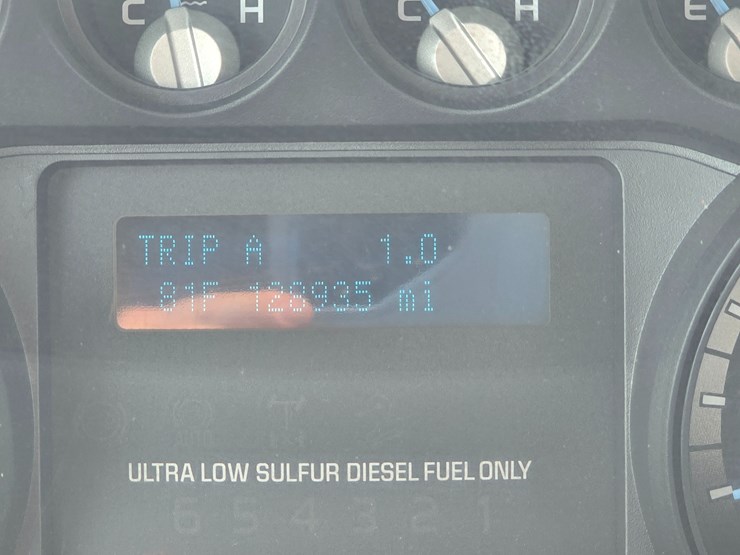 2013-ford-f550-image-28