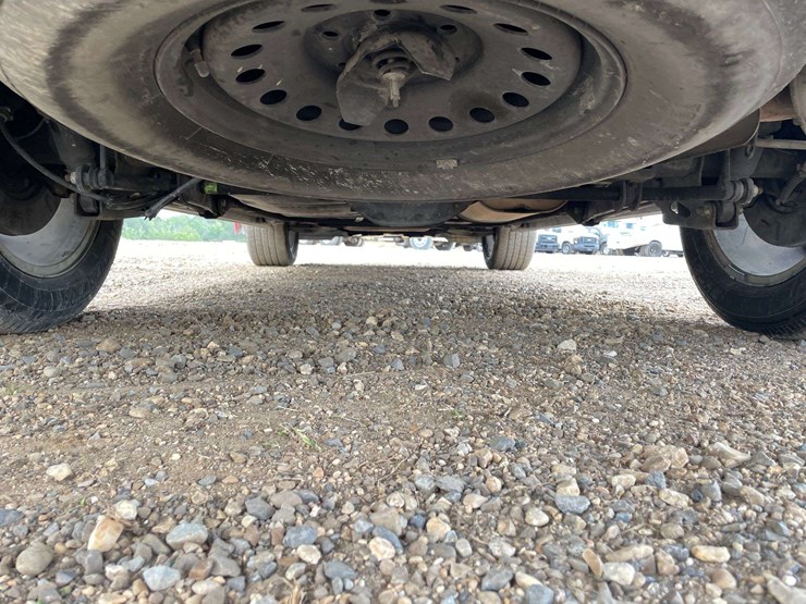 2015-chevrolet-suburban-image-24