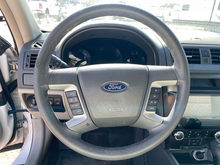 2012-ford-fusion-4-door-sedan-(95,800-miles)-image-12