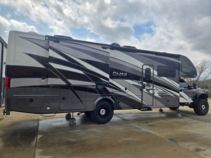 2020-ford-f550-image-14