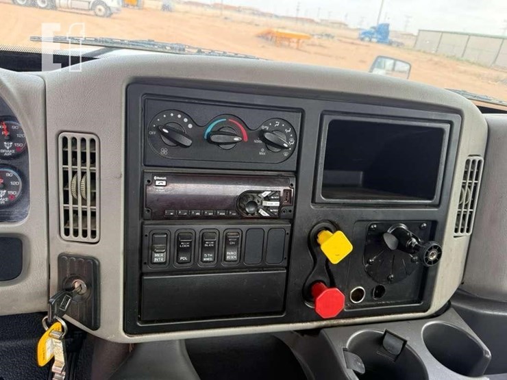 2018-international-durastar-4400-image-18