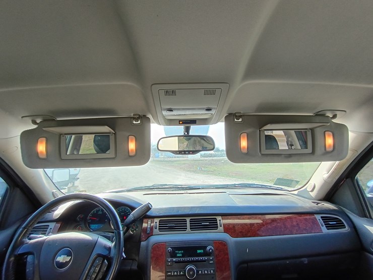 2010-chevrolet-tahoe-image-54