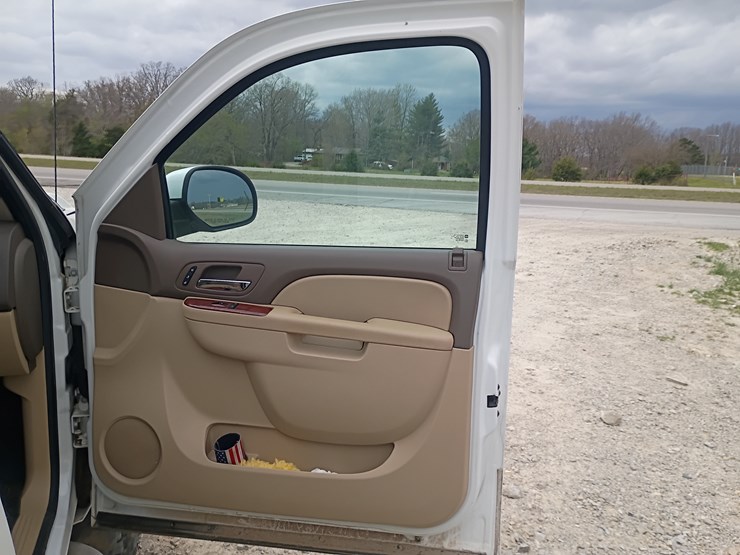 2013-chevrolet-2500-image-35