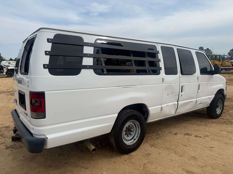 2013-ford-e350-image-3