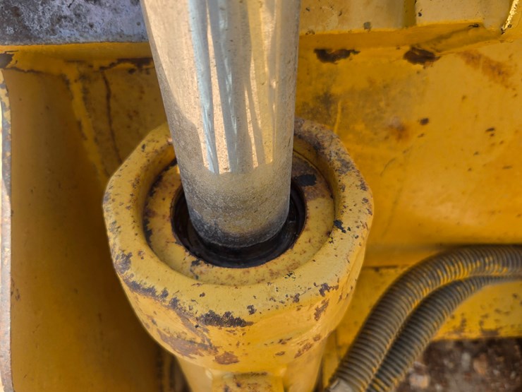 2001-caterpillar-953c-image-92