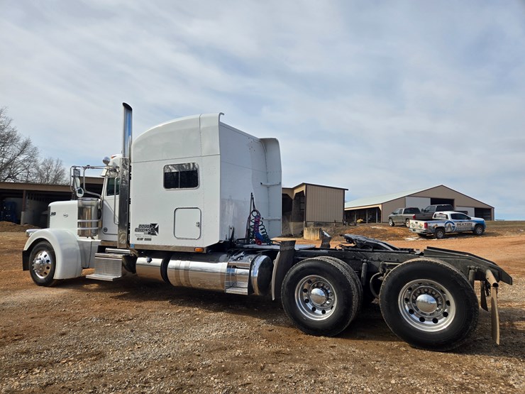 2014-peterbilt-389-image-12
